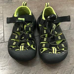 Size 7 toddler keens